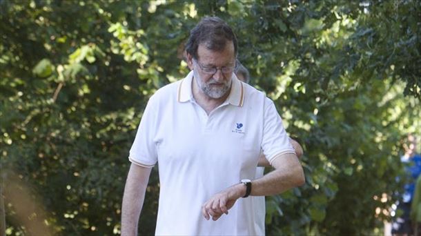 Mariano Rajoy oporretan, oinez. 