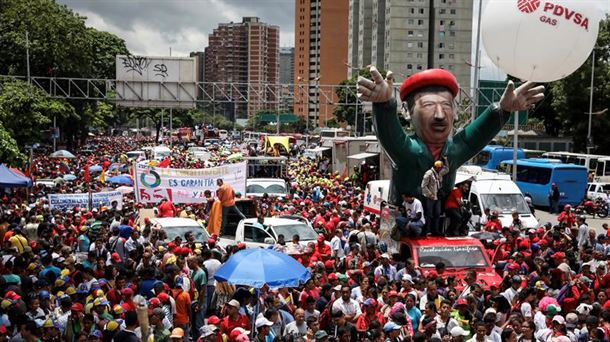 Chavistas marchan para apoyar instalación de la Asamblea Constituyente. Foto: EFE