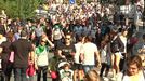 Miles de personas acuden a Oñati para ayudar a la ikastola Txantxiku