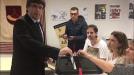 Puigdemont acude a votar a otro centro tras el cierre de la Guardia Civil