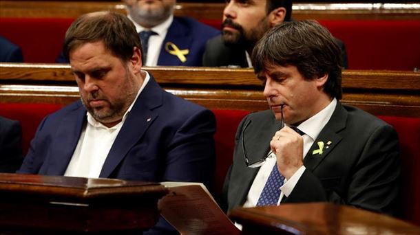 Junqueras y Puigdemont, en el Parlamento catalán. Foto: Efe