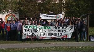 Los trabajadores de Siemens Gamesa temen que tras la OPA ''lleguen los despidos''