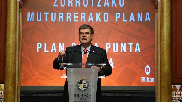 El alcalde Juan Mari Aburto durante la presentación. Foto: Ayuntamiento de Bilbao. 