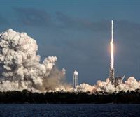 Falcon Heavyak jaurtitako Tesla autoa, asteroide-gerrikora bidean