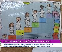 En la ikastola Begoñazpi enseñan a tocar el violín y el piano a los alumnos