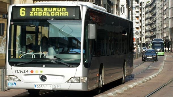 Autobús de la empresa TUVISA. Imagen extraída de un vídeo de ETB