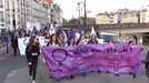Cientos de mujeres se concentran frente al Ayuntamiento de Baiona este 8M