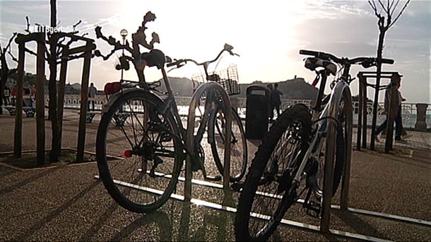 Bicicletas en el paseo de la Concha de San Sebastián. Foto: EITB.