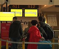 Facua presenta una denuncia contra Vueling por cobrar equipaje mano en cabina