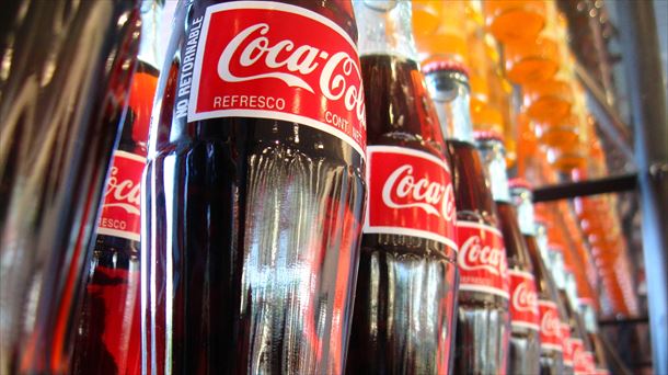 Gaurko egunez sortu zuten Coca Cola