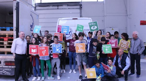 El alumnado de Geroa Eskola apoyando los Objetivos de Desarrollo Sostenible. Foto: UNESCO Etxea.