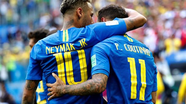 Neymar y Coutinho dan la victoria a Brasil. Foto: EFE