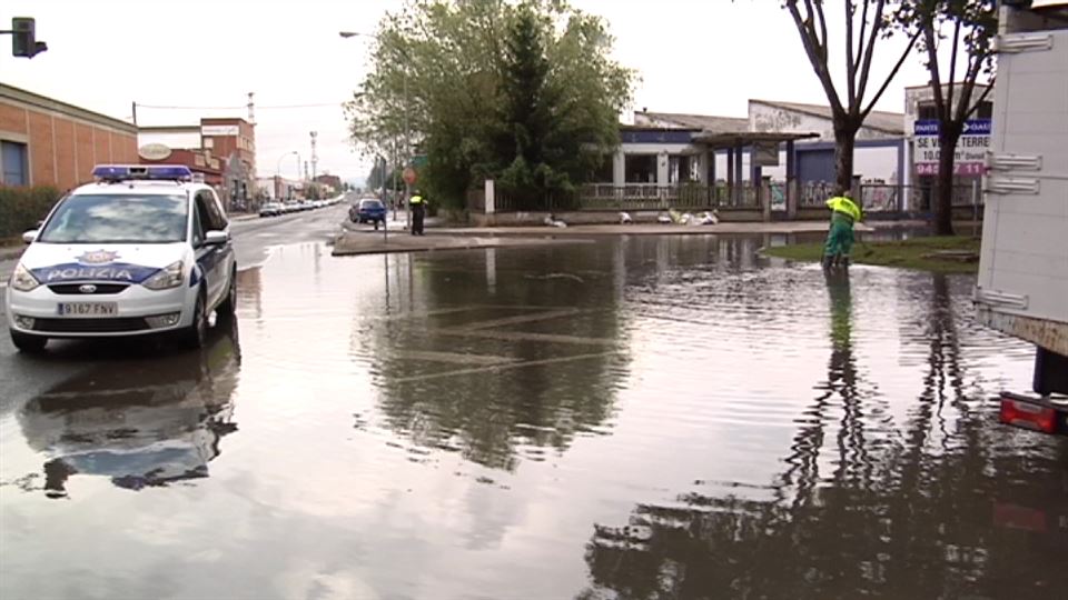 V deo Las Tormentas Obligan A Cortar Calles De Vitoria El 4 De Julio 