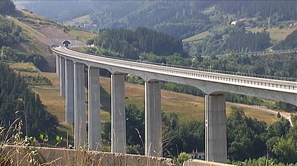 Un viaducto del TAV. Imagen de archivo: EiTB