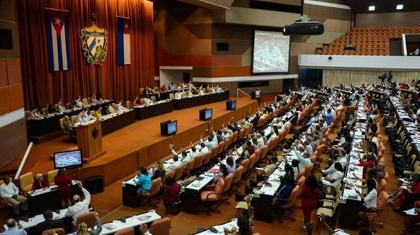 La nueva Constitución se está debatiendo en la Asamblea Nacional de Cuba. Foto: EFE.