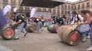Un centenar de personas participa en la carrera de barricas de Vitoria