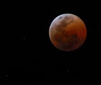 La Luna se esconde en el eclipse total más largo de este siglo
