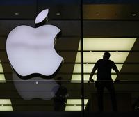 Apple alcanza un valor bursátil de un billón de dólares, hito en EE. UU.