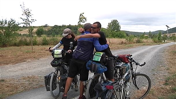 Tras 9 años pedaleando por el mundo, esta pareja vuelve a Vitoria-Gasteiz