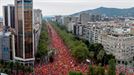 Cientos de miles de personas participan en la manifestación de la Diada