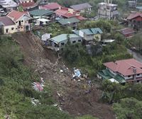 Mangkhut tifoiak 50 hildakotik gora utzi ditu Filipinetan