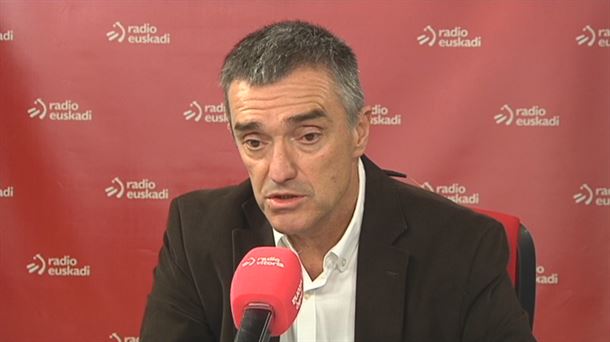 Jonan Fernández entrevistado en Radio Euskadi en una imagen de archivo.