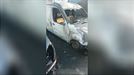 Calcinados dos vehículos y otros dos con daños, en un incendio en Santurtzi