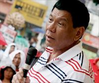 Filipinetako apezpikuak hiltzearen alde agertu da Duterte, 'alferrak' direla iritzita