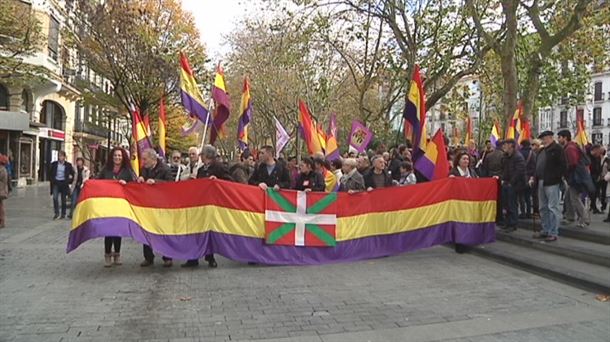 Una manifestación en San Sebastián reivindica la tercera república 