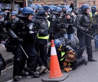 Gutxienez 120 atxilotu Parisen, 'txaleko horien' larunbat honetako protestatan