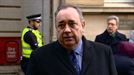 Alex Salmond, acusado de 14 delitos sexuales, entre ellos, 2 intentos de violación