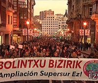 Una manifestación en Bilbao pide paralizar la ampliación de la Supersur