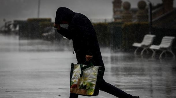 Un día de lluvia en Donostia-San Sebastián. EFE