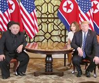 Akordiorik gabe amaitu da Donald Trumpen eta Kim Jong Unen arteko goi-bilera