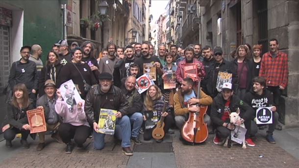 Imagen de la plataforma, músicos y hosteleros contra la medida del Gobierno Vasco