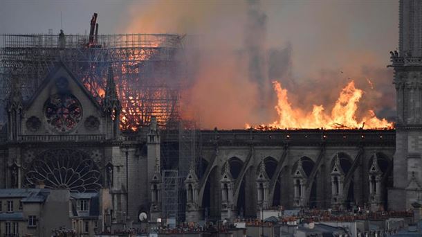 Incendio en la catedral de Notre Dame de París 15 de abril de 2019