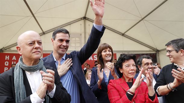 Odón Elorza junto a Pedro Sánchez en un acto de campaña del PSOE