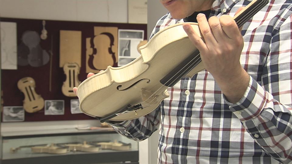 Física de los artesanos del violín; escuela de luthiers BELE de Bilbao