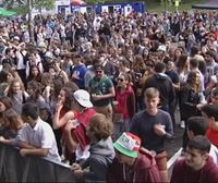 Miles de personas se dan cita en la fiesta de las ikastolas de Iparralde