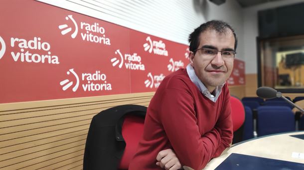 Javier Gómez, en una entrevista en Radio Euskadi. Foto de archivo: EiTB