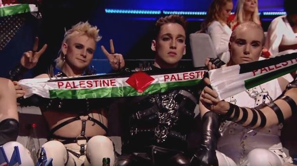 Los representantes de Islandia en Eurovisión con la bandera palestina