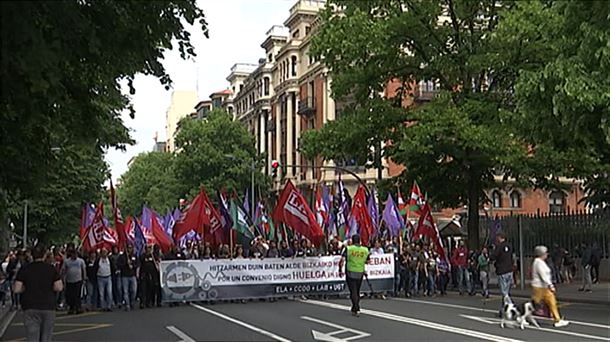 Thousands of workers have demonstrated in Bilbao for their labor rights.