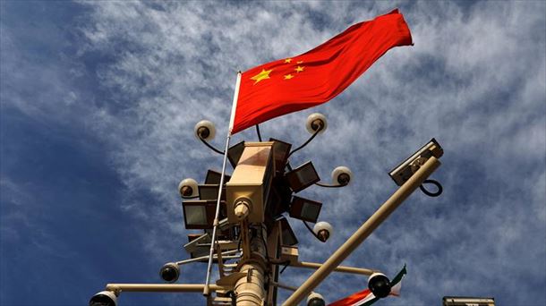 Detalle de las cÃ¡maras de vigilancia en la plaza de Tiananmen en PekÃ­n