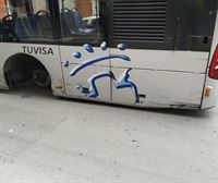 Autobus batek atzeko gurpilak galdu ditu, Gasteizen