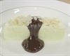 Biscuit Glace con chocolate caliente 