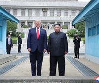 Trump eta Kim Jong-un bi Koreen arteko mugan bildu dira