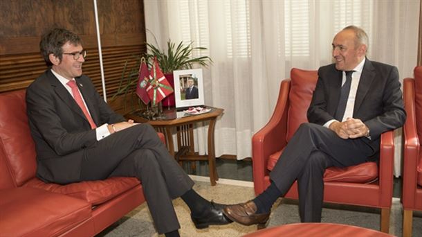 Reunión entre el alcalde de Vitoria-Gasteiz y el diputado general de Alava