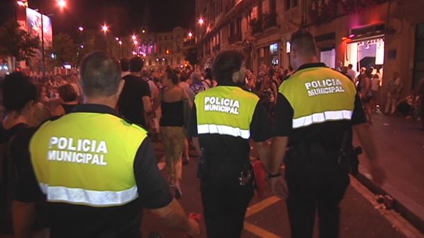 Agentes de la Policía Municipal en Aste Nagusia de Bilbao en una foto de archivo de EITB Media.