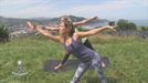 Yoga egitearen onurak probatu ditu Izaskun Moyano erreportariak