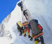 La construcción de la carretera al Everest crea polémica entre los montañeros